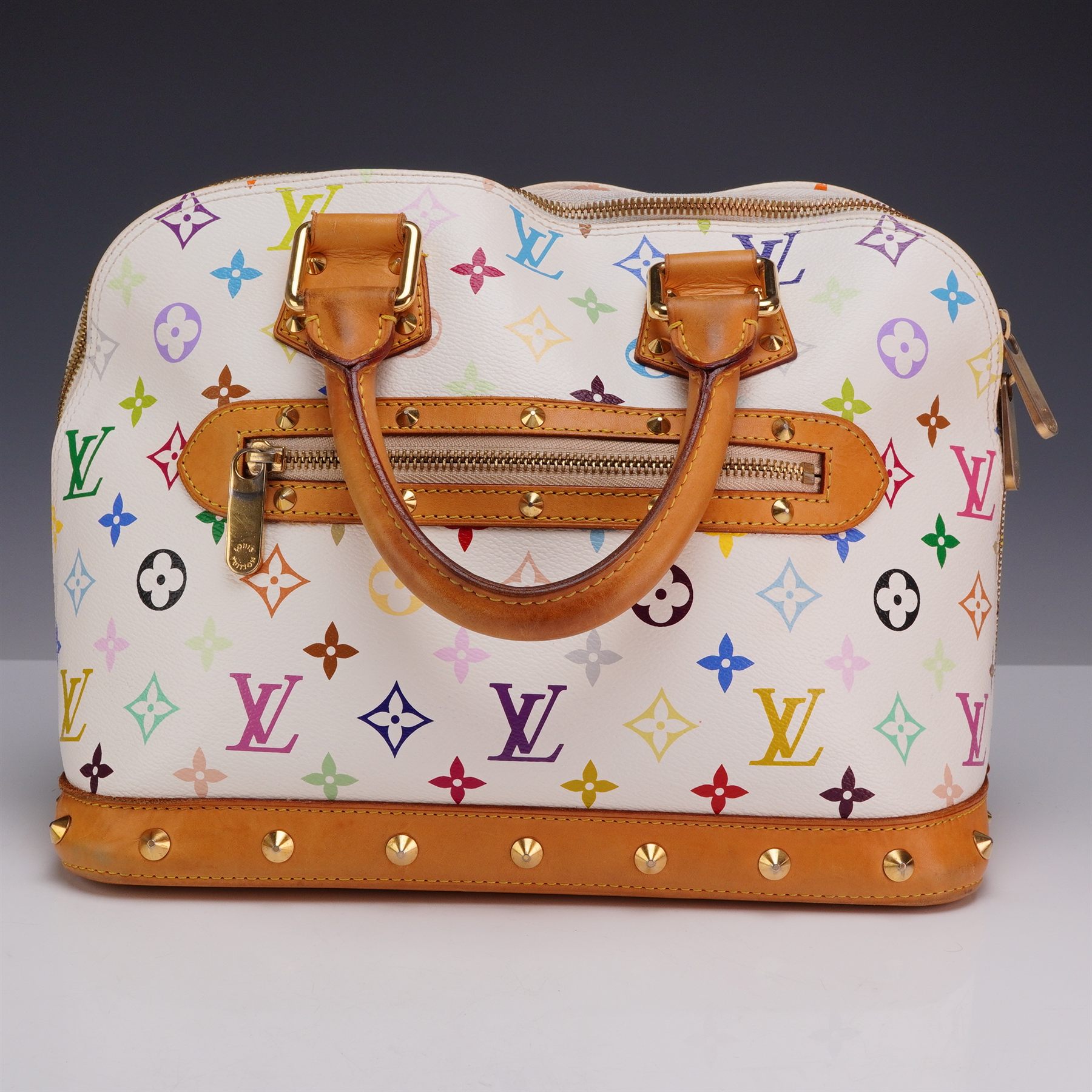 Fashion and luxury accessories category