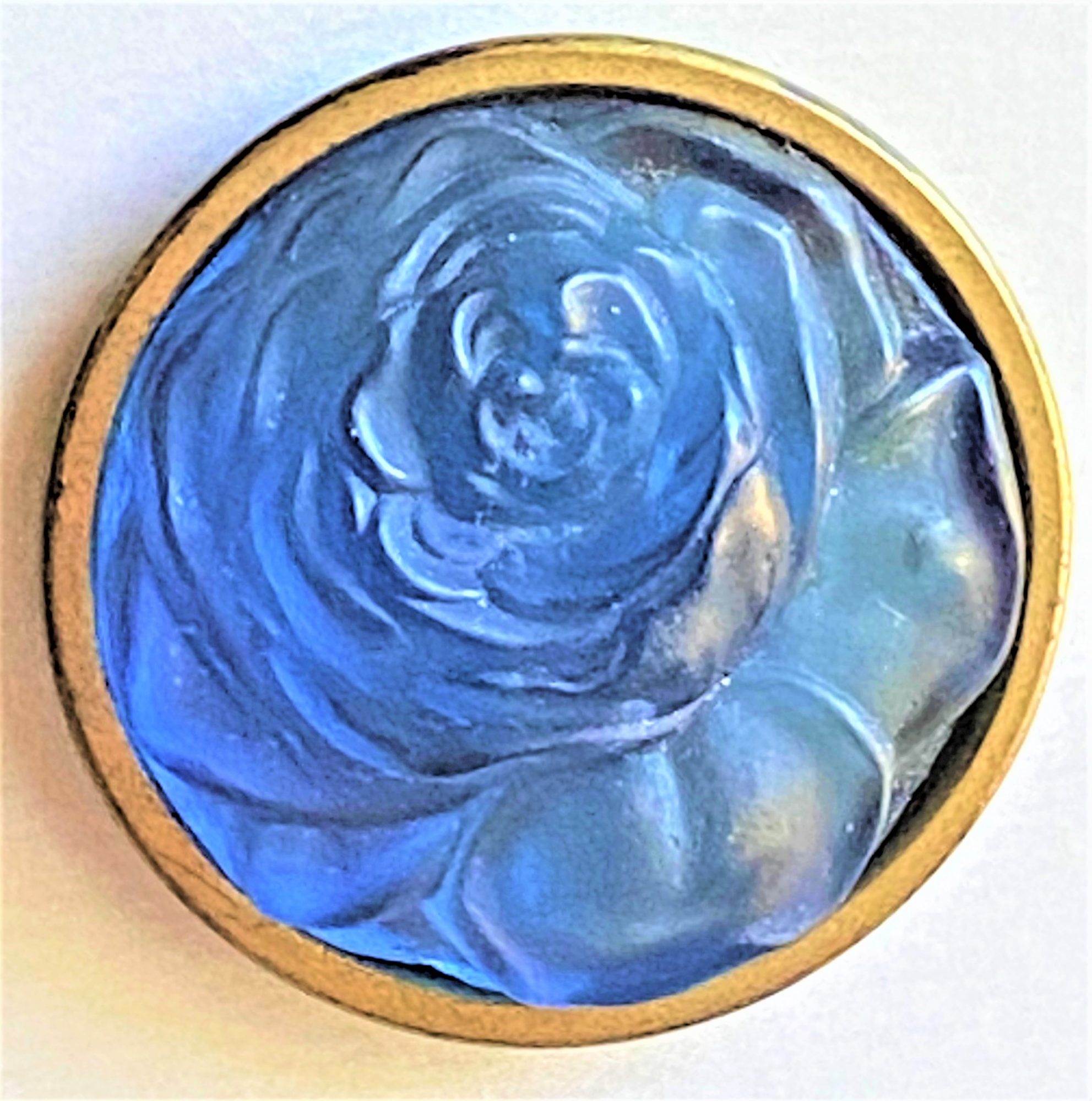 Large rare lalique glass in metal button