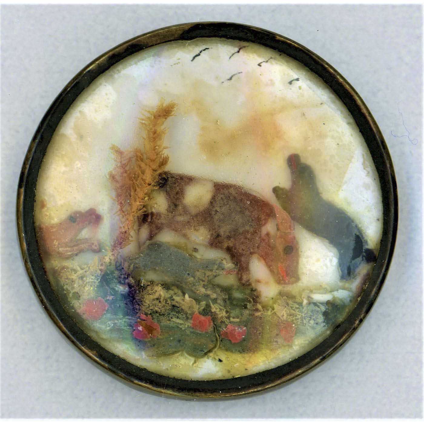 A photo of an antique and vintage button.