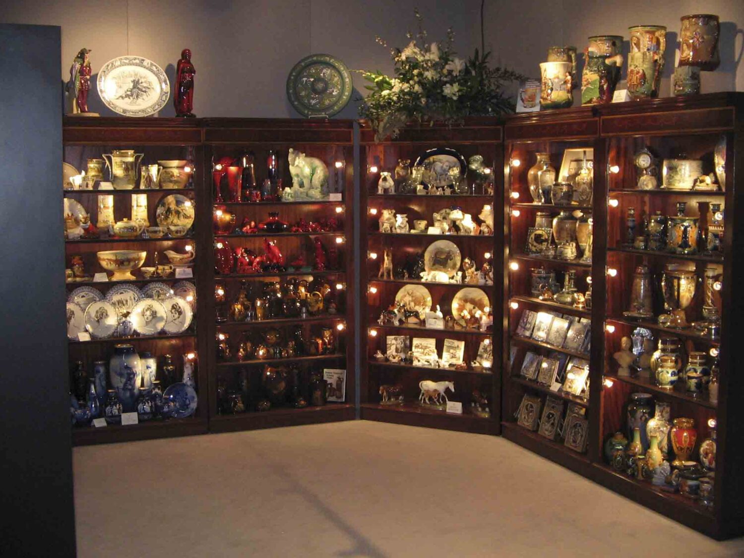 A South Florida auction house with antiques for sale