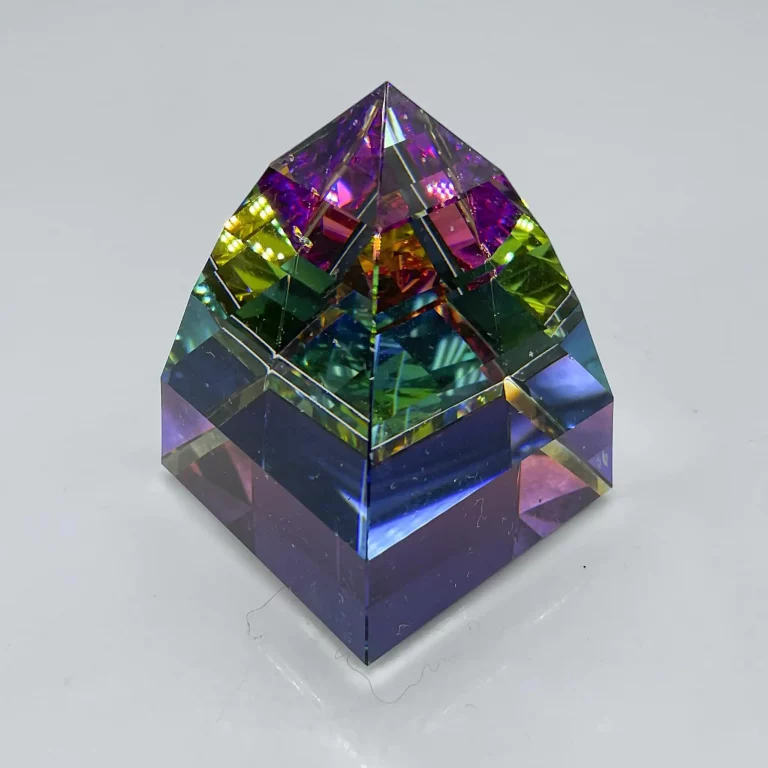 California Art Glass and Crystal Decor Auction